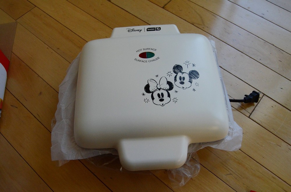Dash Mickey & Friends Waffle Maker 4 Mini Waffles No-Drip Nonstick Ceramic set