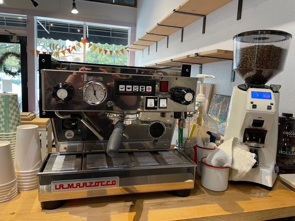 La Marzocco Linea Classic S EE (Semi Automatic) 1 Group Espresso Machine