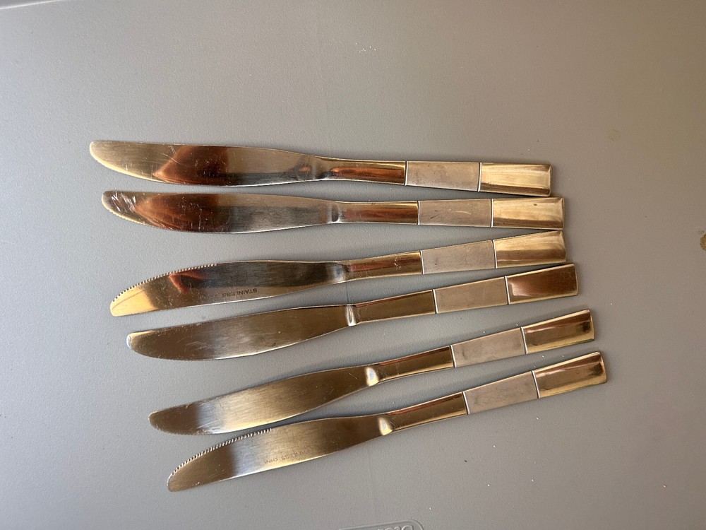 6 Replacement Flatware Dinner Knives no markings,