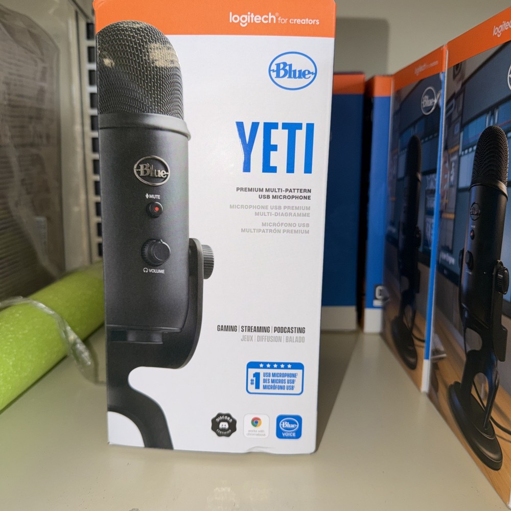 Blue Yeti USB Microphone Black Freestanding USB Model for Creating and Streaming