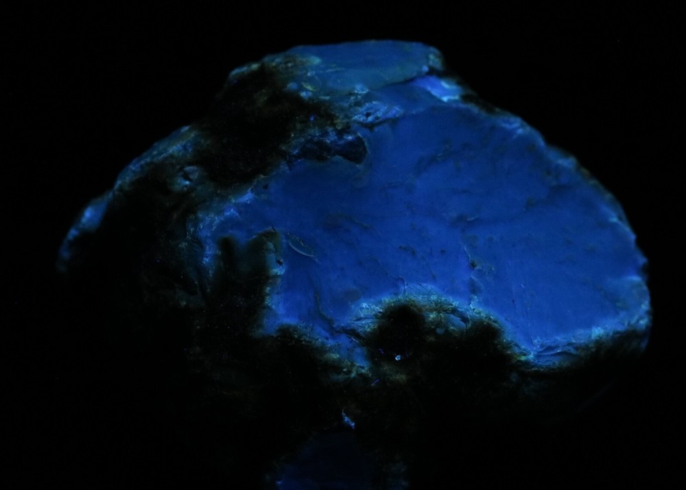Indonesian Blue Amber West Java Indonesia UV Fluorescent COA 6145