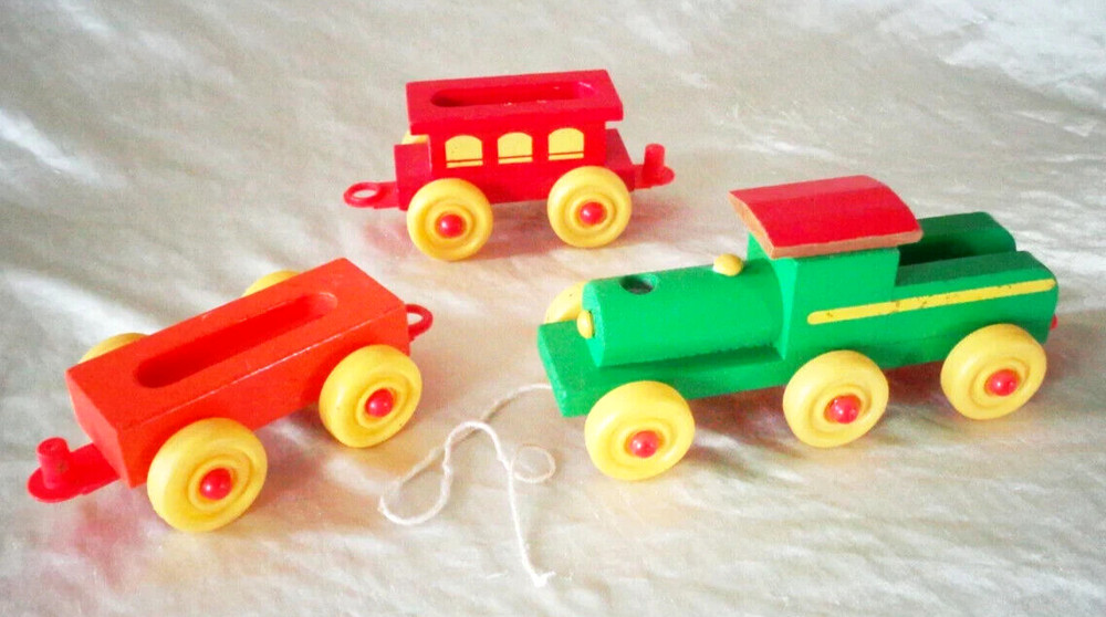 Vintage Wooden Toy Train with Pull String ~ Engine Coboose +