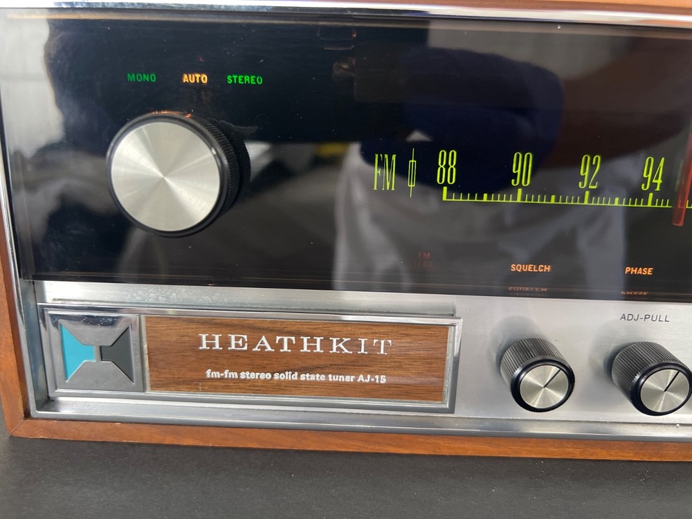 Vintage Heathkit AJ-15 Solid State Stereo Tuner Powers Up.