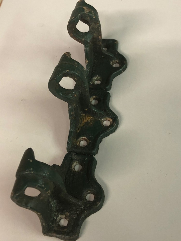 3 pieces cast iron shutter brackets (3499)