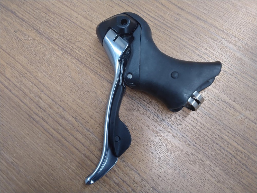 ST-5600 STI Leer