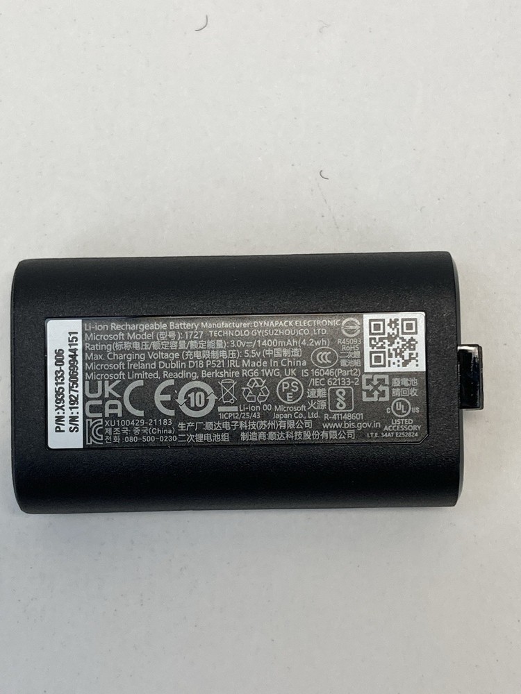 Xbox Play and Charge Kit Rechargeable Battery + USB-C Cable