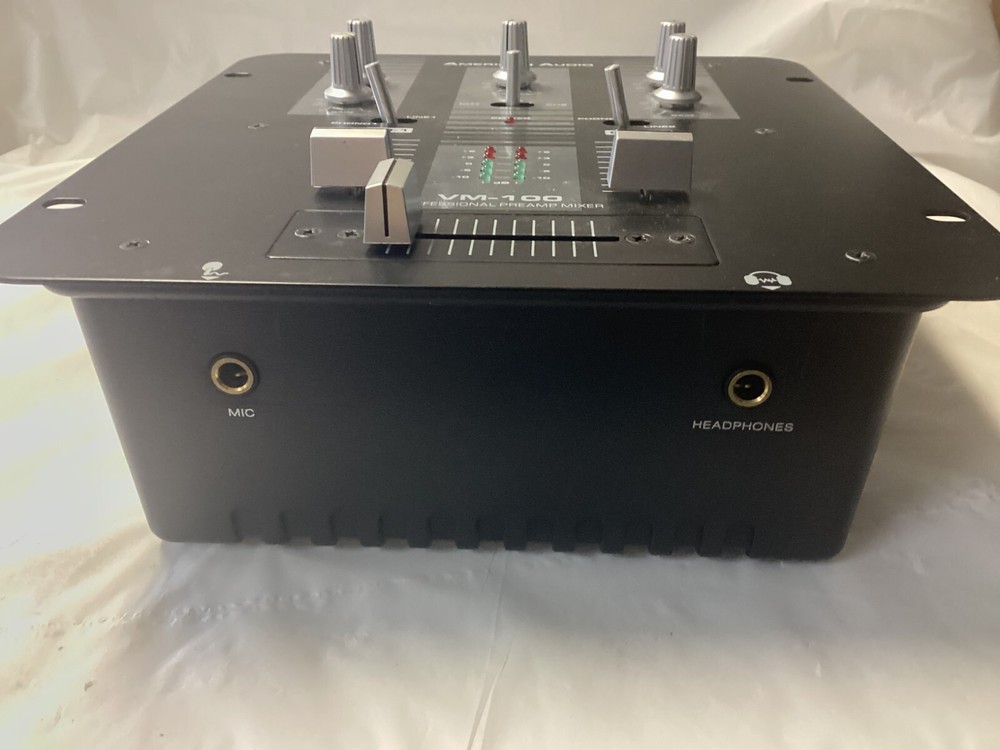 American Audio VM-100 DJ Mixer