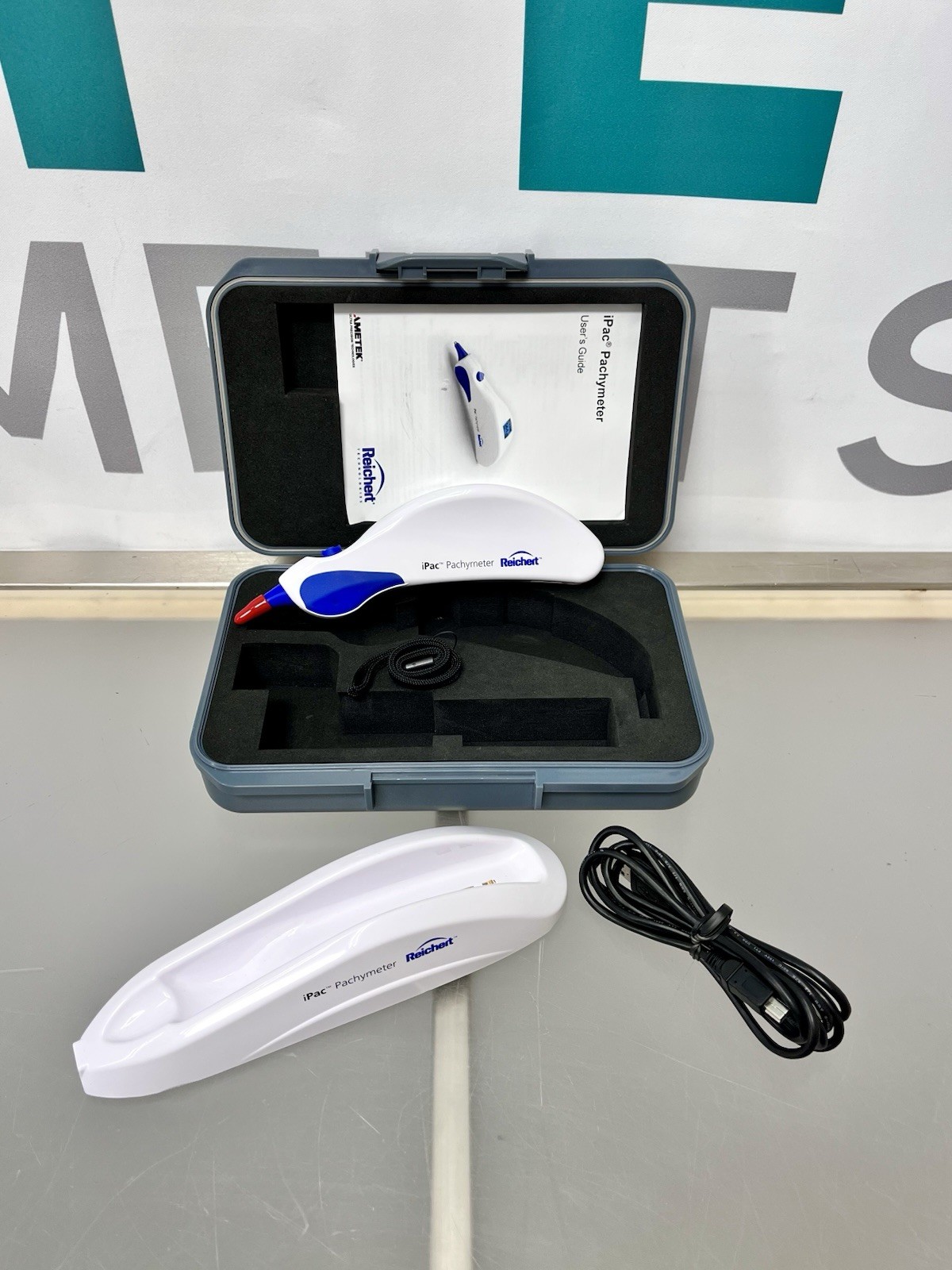 Reichert iPac Pachymeter w/ Charging Cradle, Case