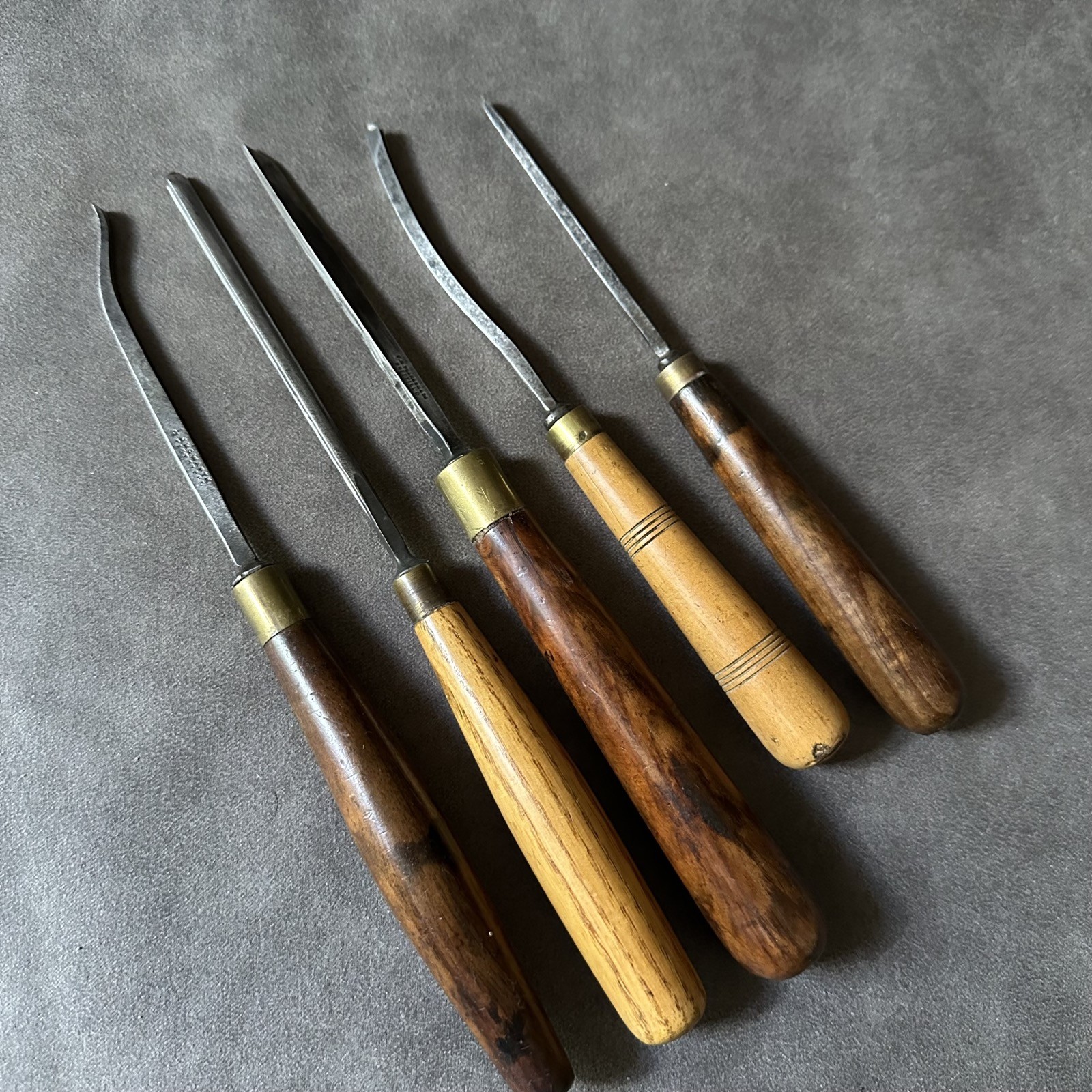5x ASSORTED ANTIQUE GOUGE CARVING CHISELS INCLUDING J.HOWARTH & G.F PEARSON & CO