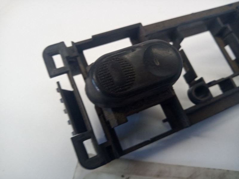 2011 Freightliner Cascadia Right Window Switch (9591273