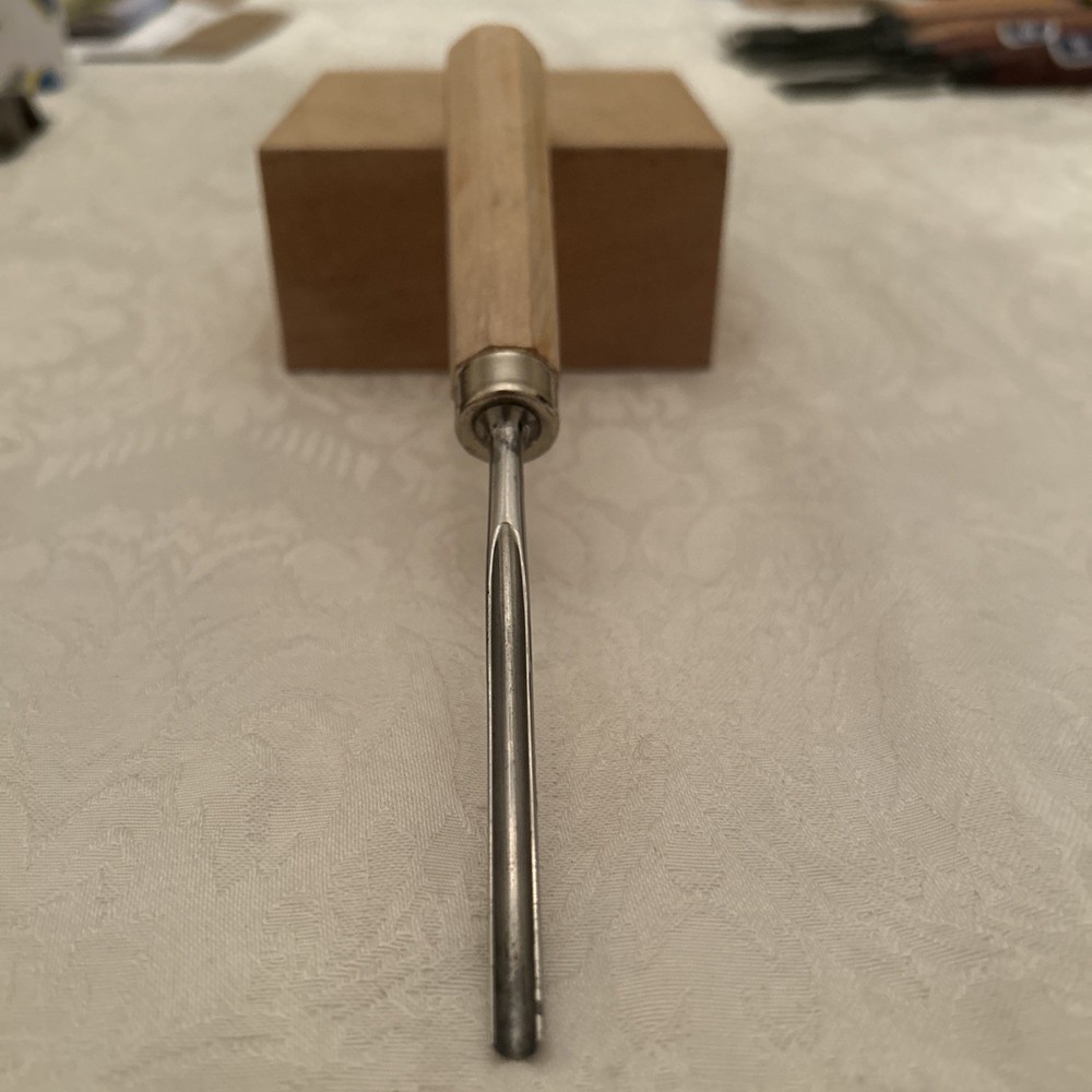 Hirsch # 10 / 4mm  Intermediate Size Carving Gouge Sharp Excellent Condition