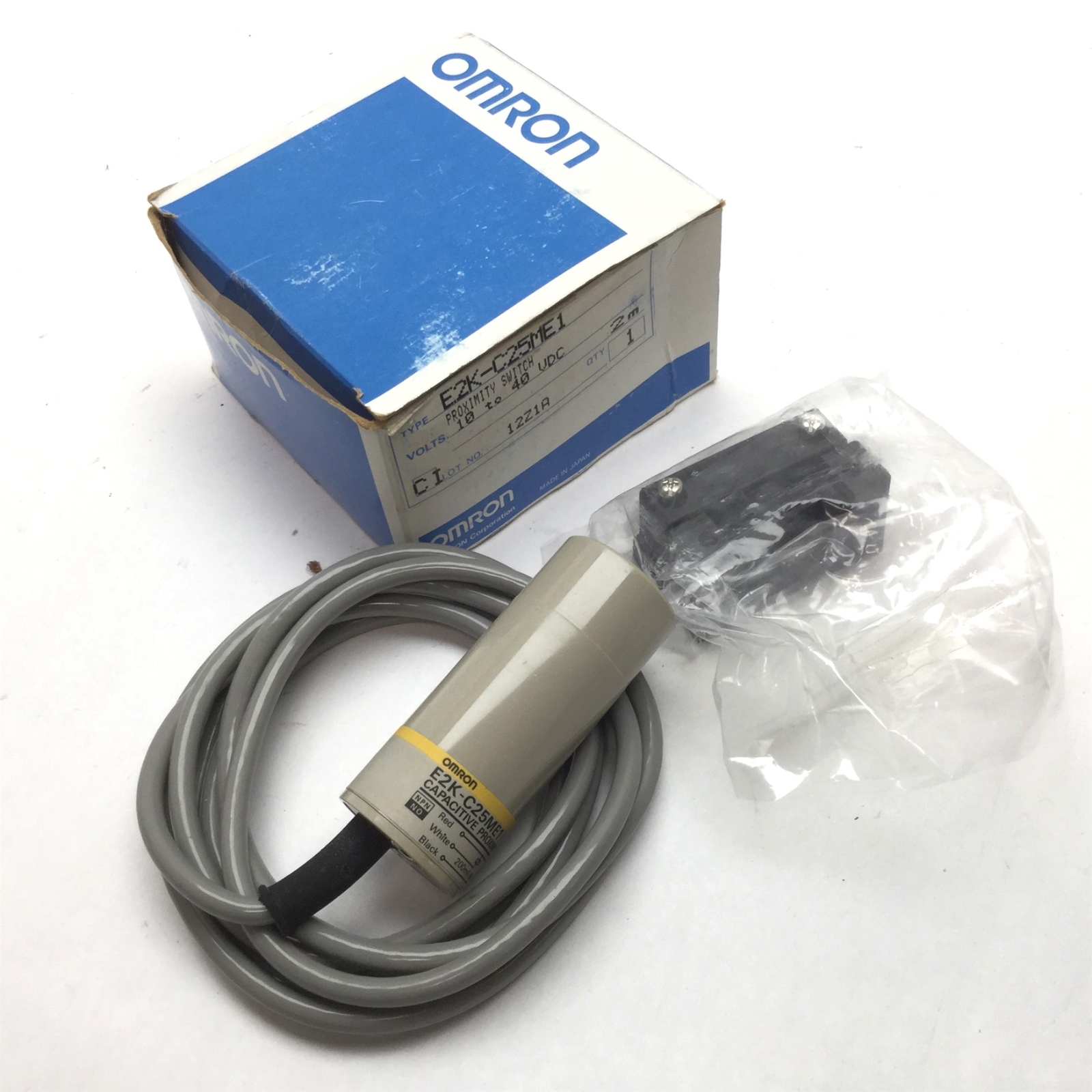 Omron E2K-C25ME1 Capacitive Proximity Sensor Switch, 10-40VDC, 3-25mm, NPN