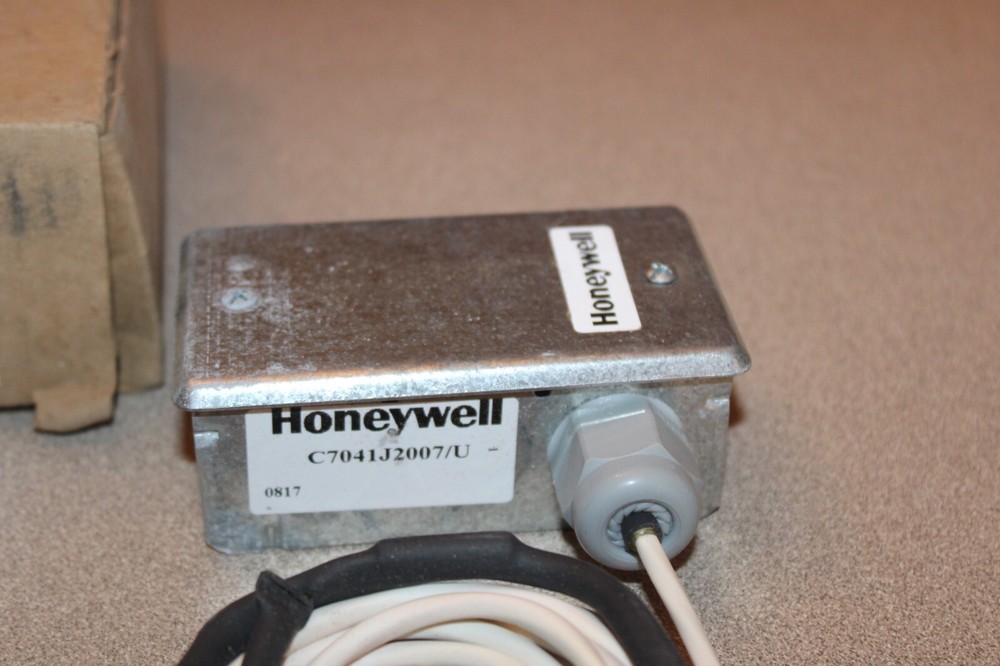 NOS Honeywell C7041j2007 12' Averaging Duct Sensor