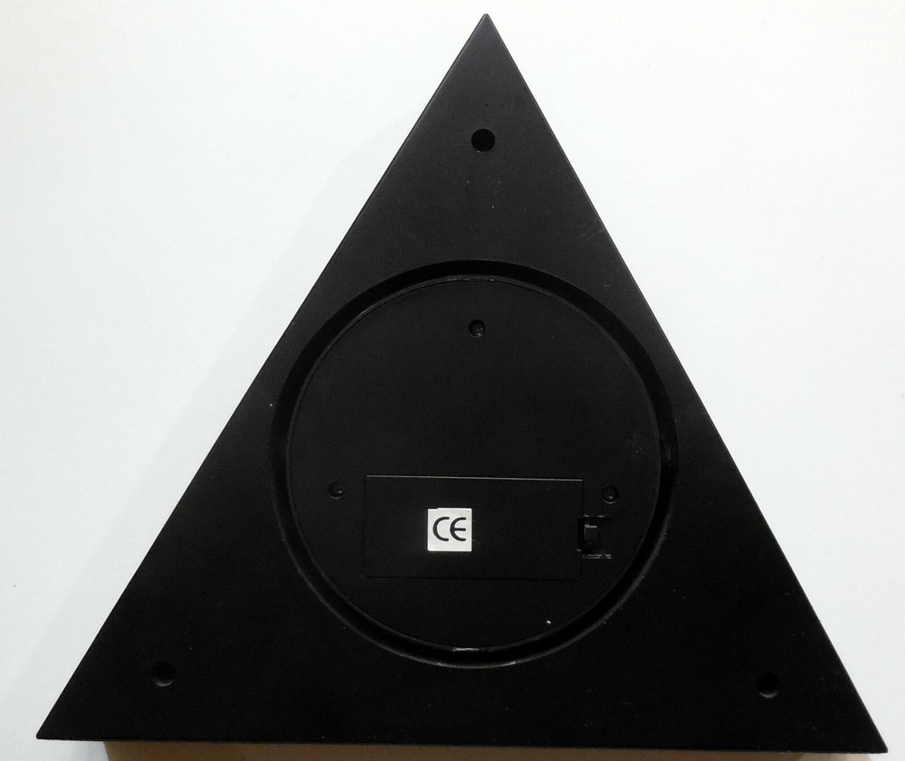 MICARDIS TRIANGLE PLASTIC DESIGN WATCH