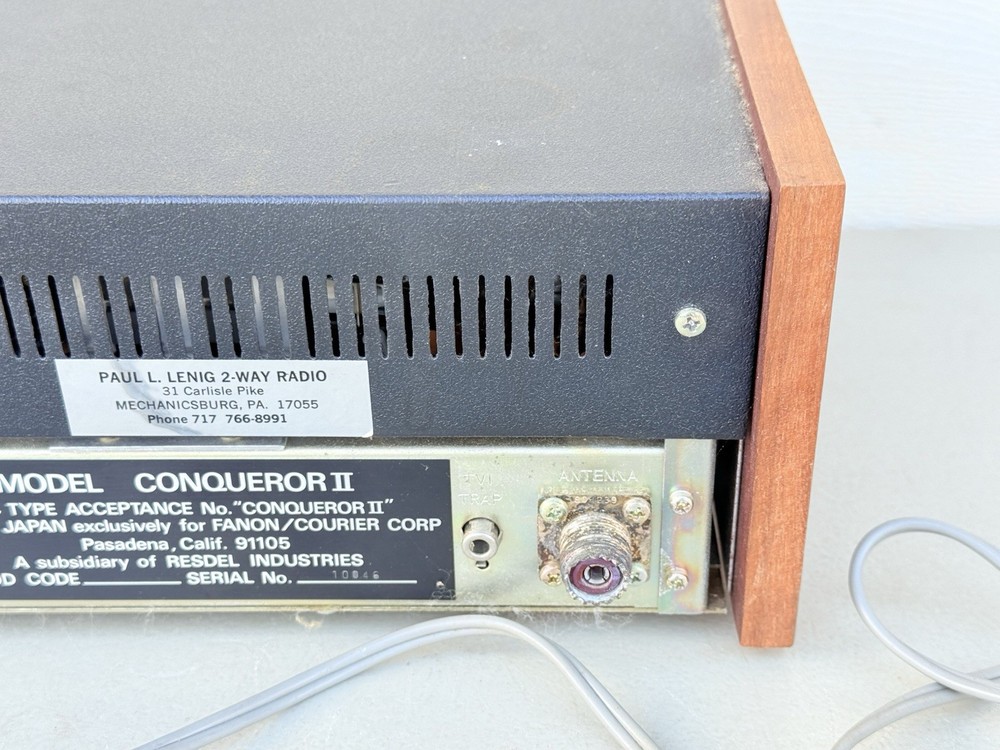 Vintage Courier Conqueror II CB Transceiver Radio Powers On Untested