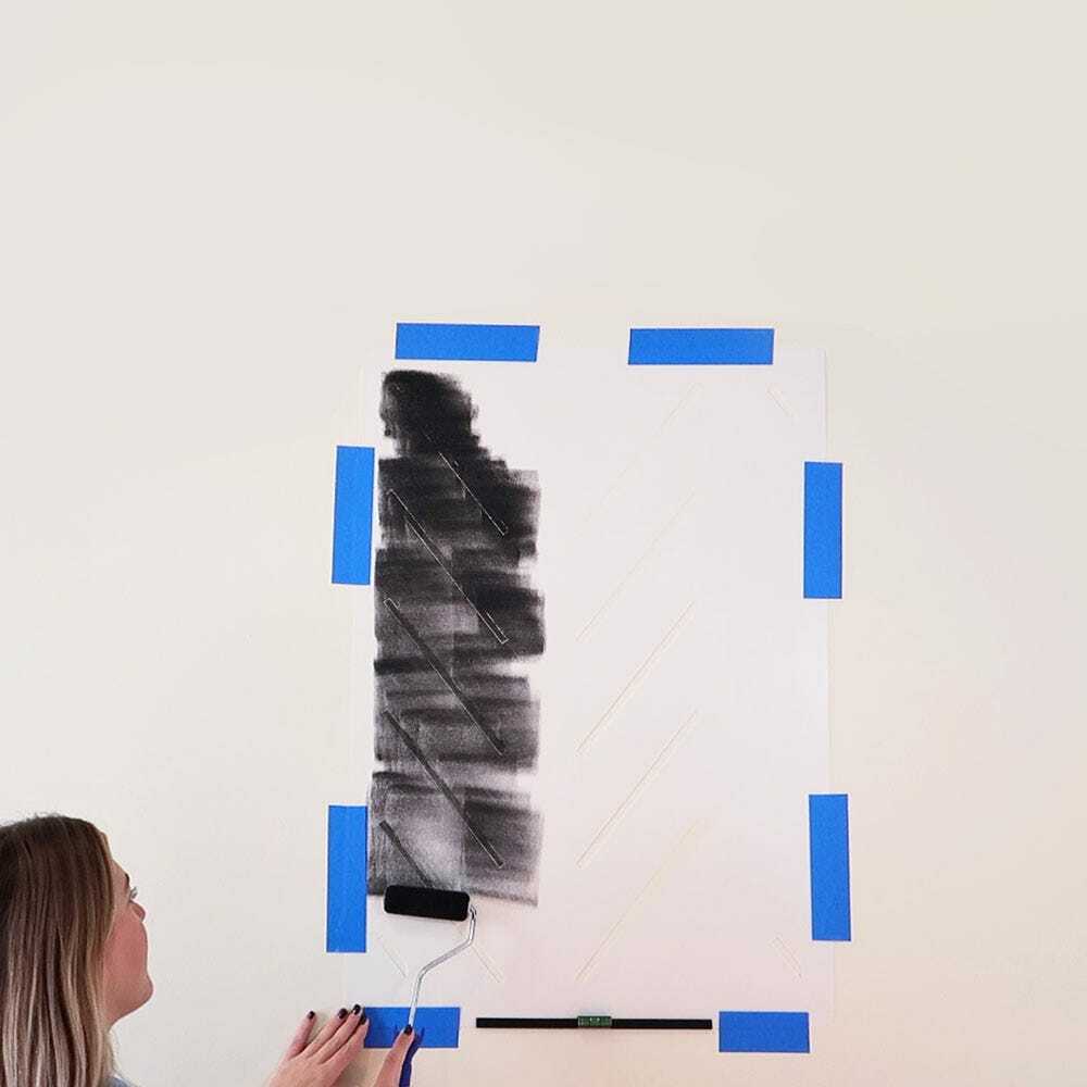 Clip-On Stencil Level - Perfect Tool for Positioning and Leveling wall Stencils