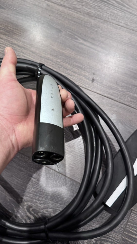 Tesla Gen 2 charger Universal Mobile Connector UMC