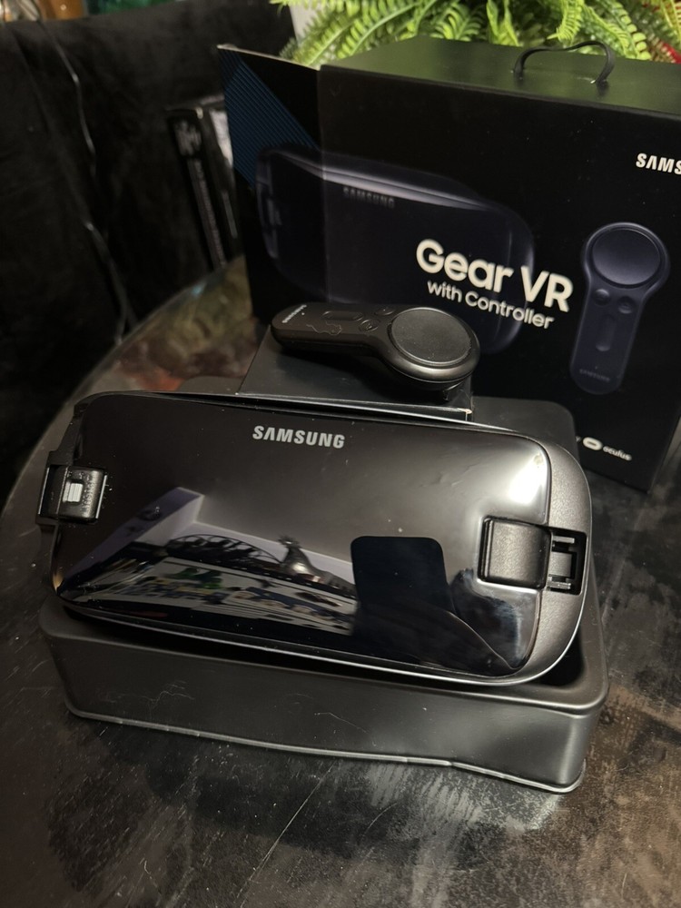 Samsung Gear VR Headset & Controller Galaxy S8 S7 SM-R324 Oculus w/ Box
