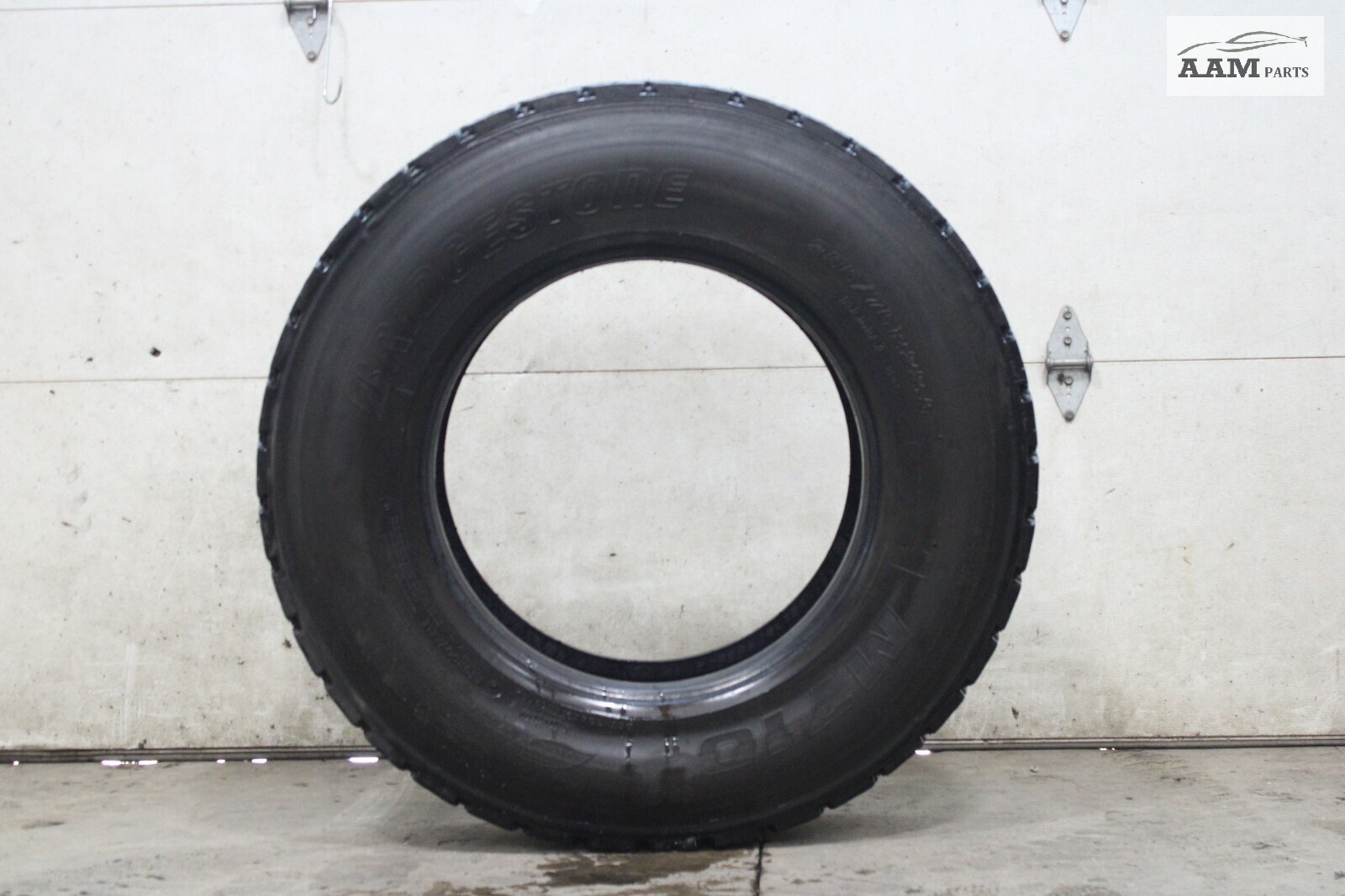 2018-2024 FREIGHTLINER CASCADIA WHEEL TIRE 295/75 R22.5 BRIDGESTONE OEM