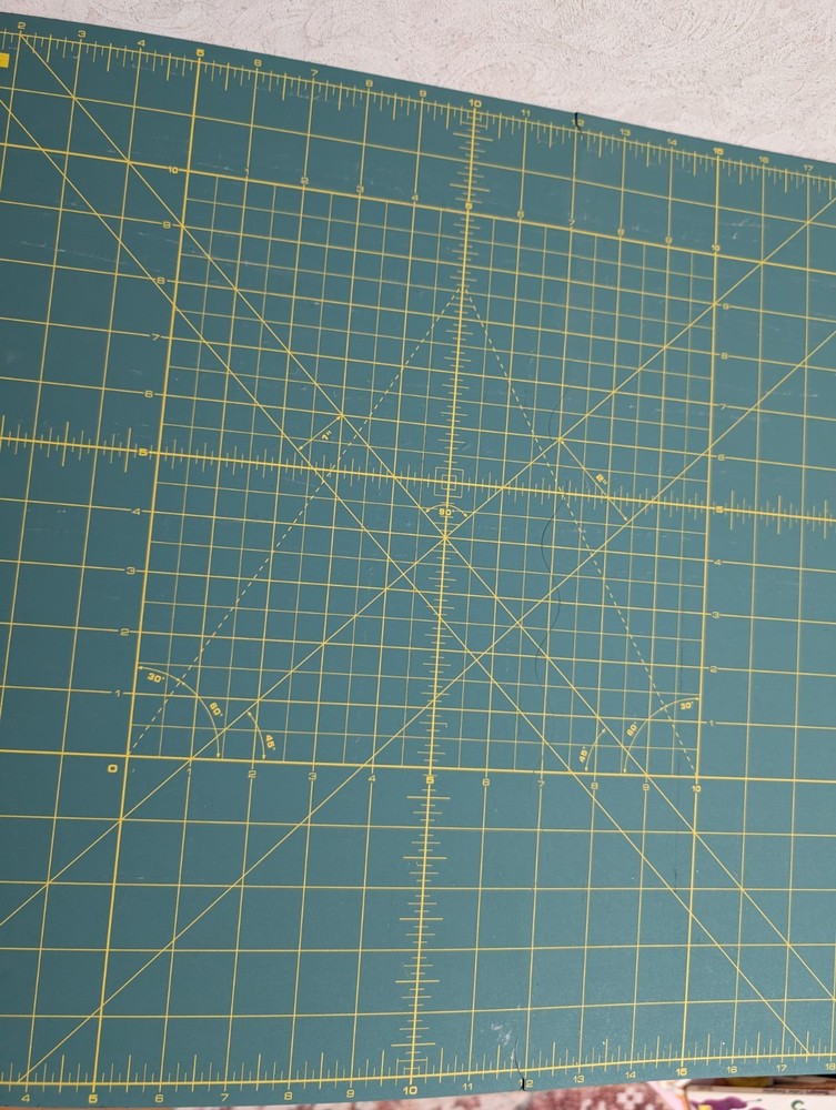 Olfa Folding Cutting Mat 17" x 24" Green