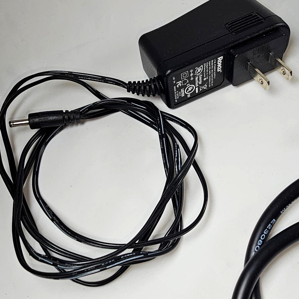 Roku 3 4200X Streaming Player with Remote Television Programming Kit 4 pieces