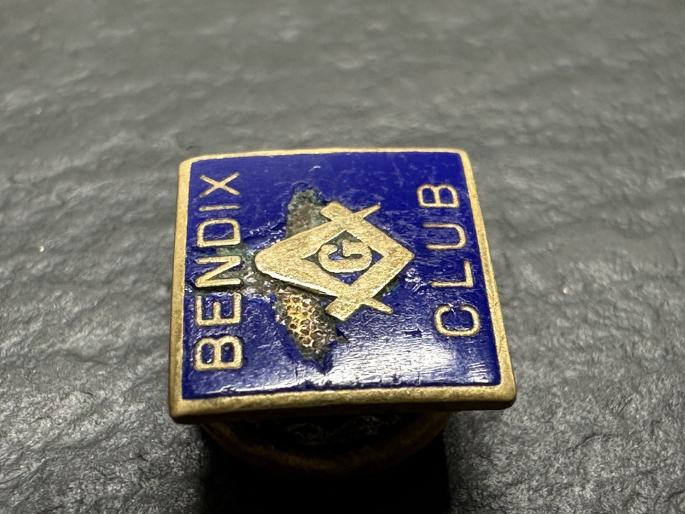 VINTAGE BENDIX PINS: OLD TIMER & MASONIC CLUB M703