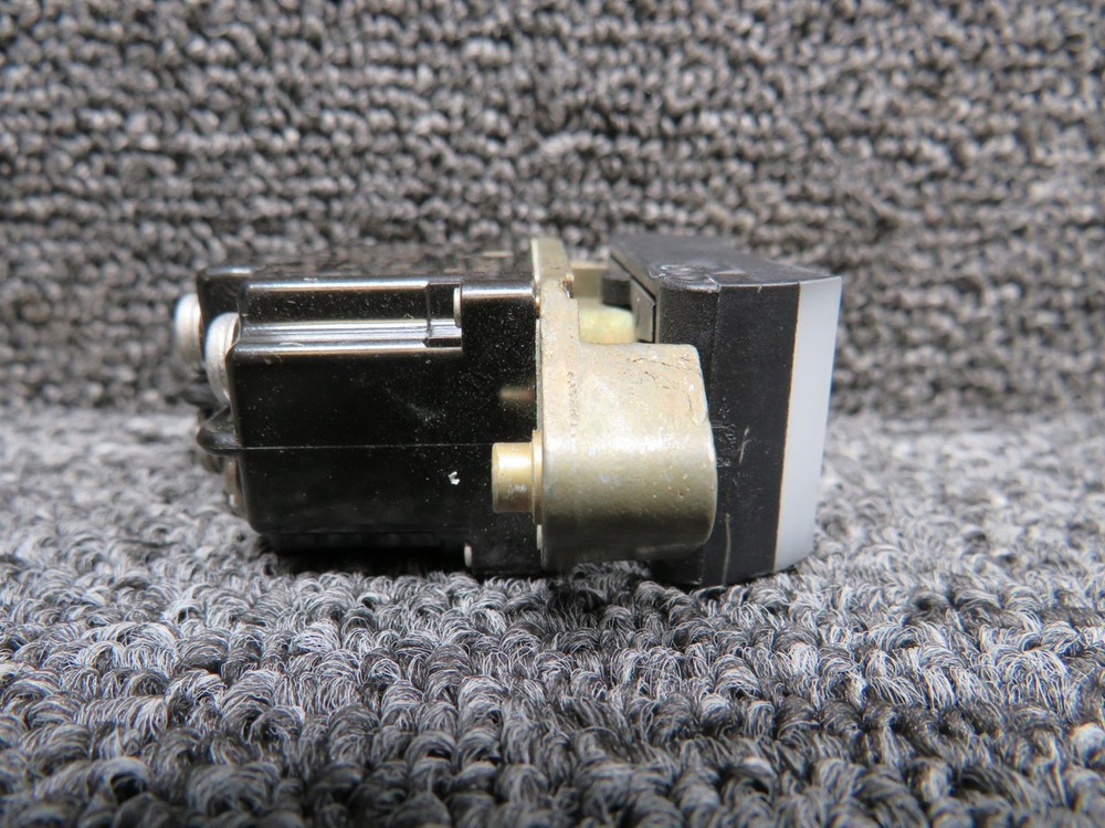 2TP1-10M Hawker 125-800A Rocker Switch