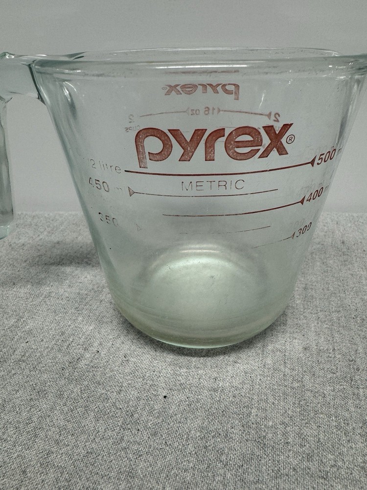 Pyrex 2 Cup Measuring Cup *Print Missing On Bottom*
