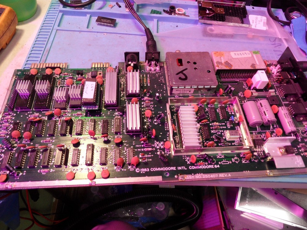 Commodore C64 Computer in Box Heat Sinks Power Supply Video cable- TESTED