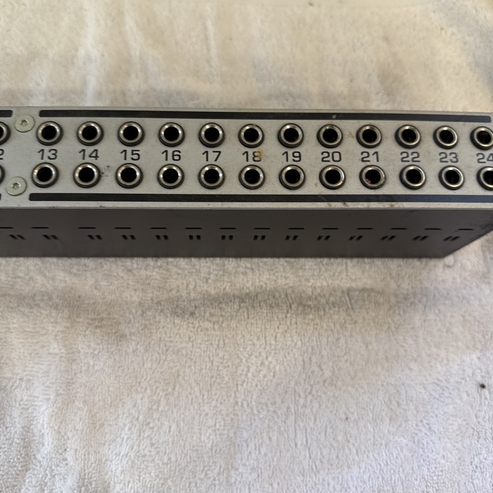 Behringer Ultrapatch Pro PX3000 Multi-Functional 48-Point Balanced Patchbay