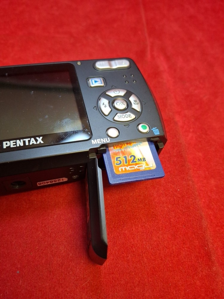 Pentax Optio E50 Digital Camera 8.1MP Black Inc Sd Card E2