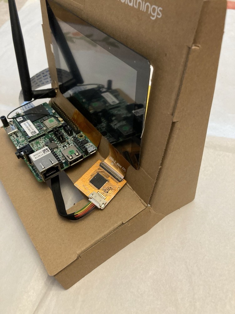 Google Android Things Developer Kit, Cardboard computer, 5" LCD touch-screen