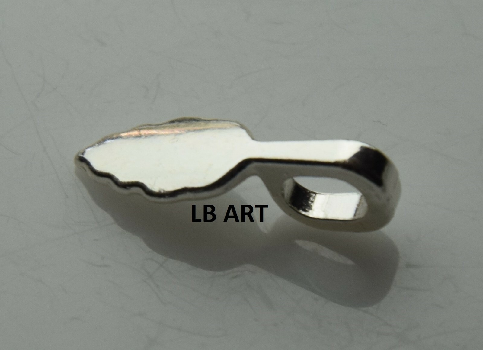 New Sealed 25 pack AANRAKU Medium Silver Plated Leaf Pendant Bails