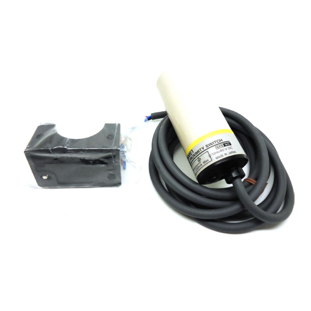 Brand New Omron E2K-C25ME1 E2KC25ME1 Capacitive Proximity Switch Sensor Detector
