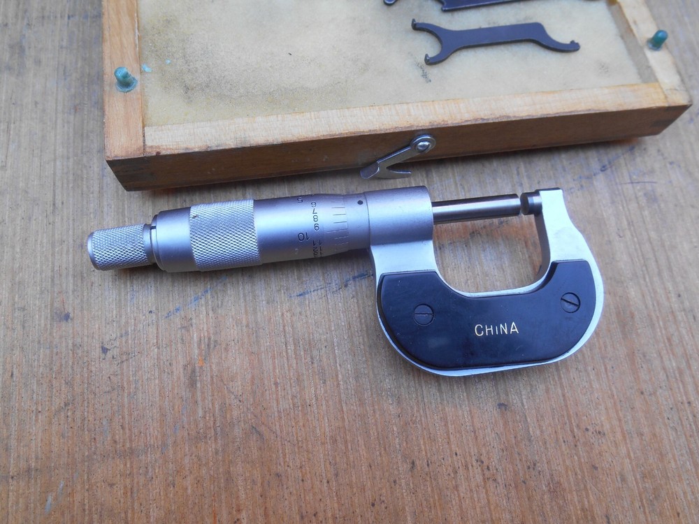 Fowler 52-229-001, 0-1" micrometer, .0001"
