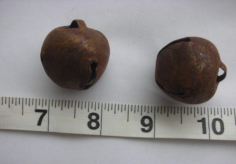 89 - RUSTY PRIMITIVE JINGLE BELLS 1 INCH CRAFTS PROJECTS