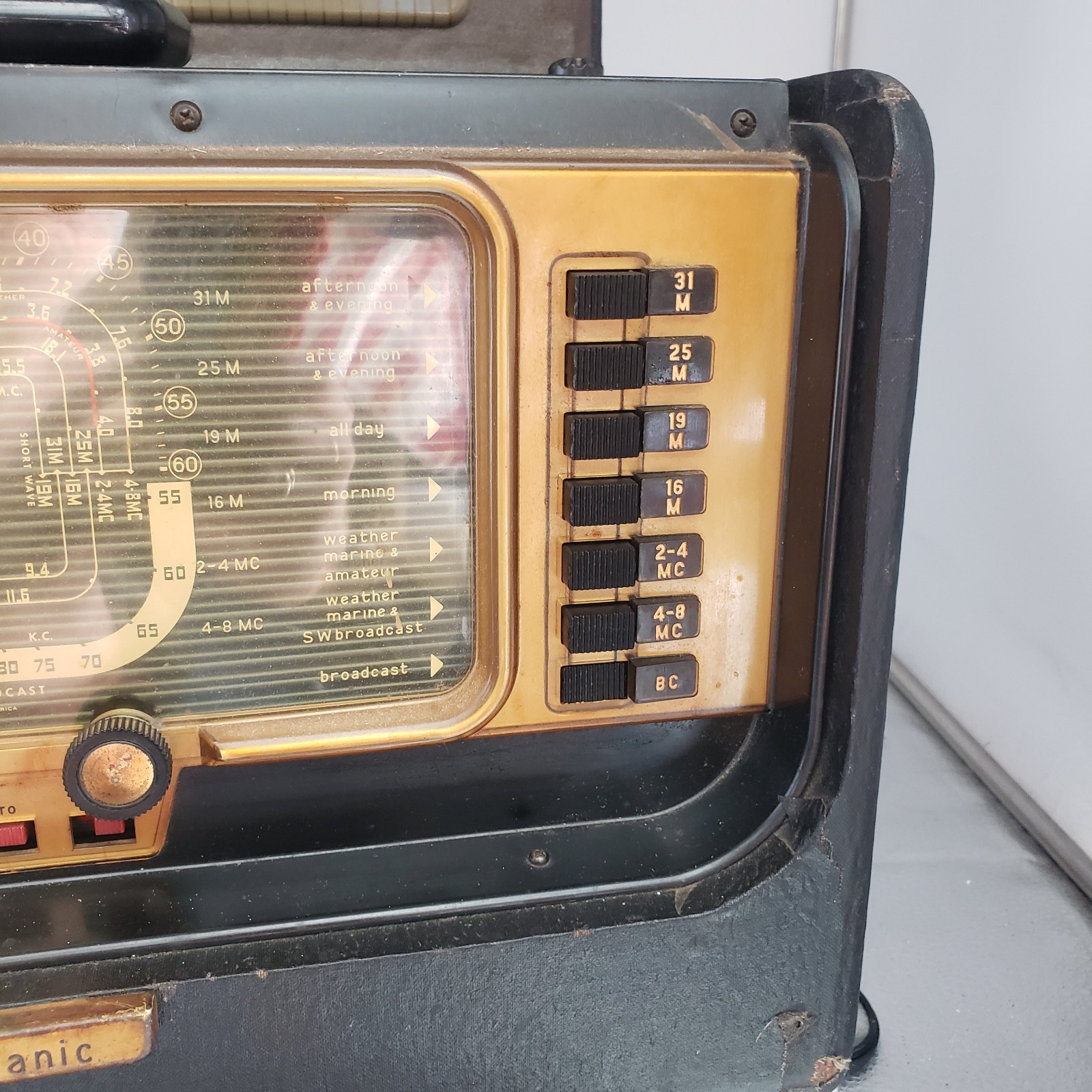 Zenith Trans-Oceanic Portable Shortwave Tube Radio 1950's Power Up