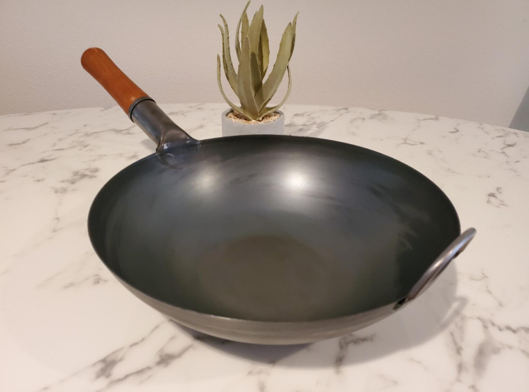 NEW - YOSUKATA 13.5" Carbon Steel Wok Pan, Flat Bottom Pow Wok