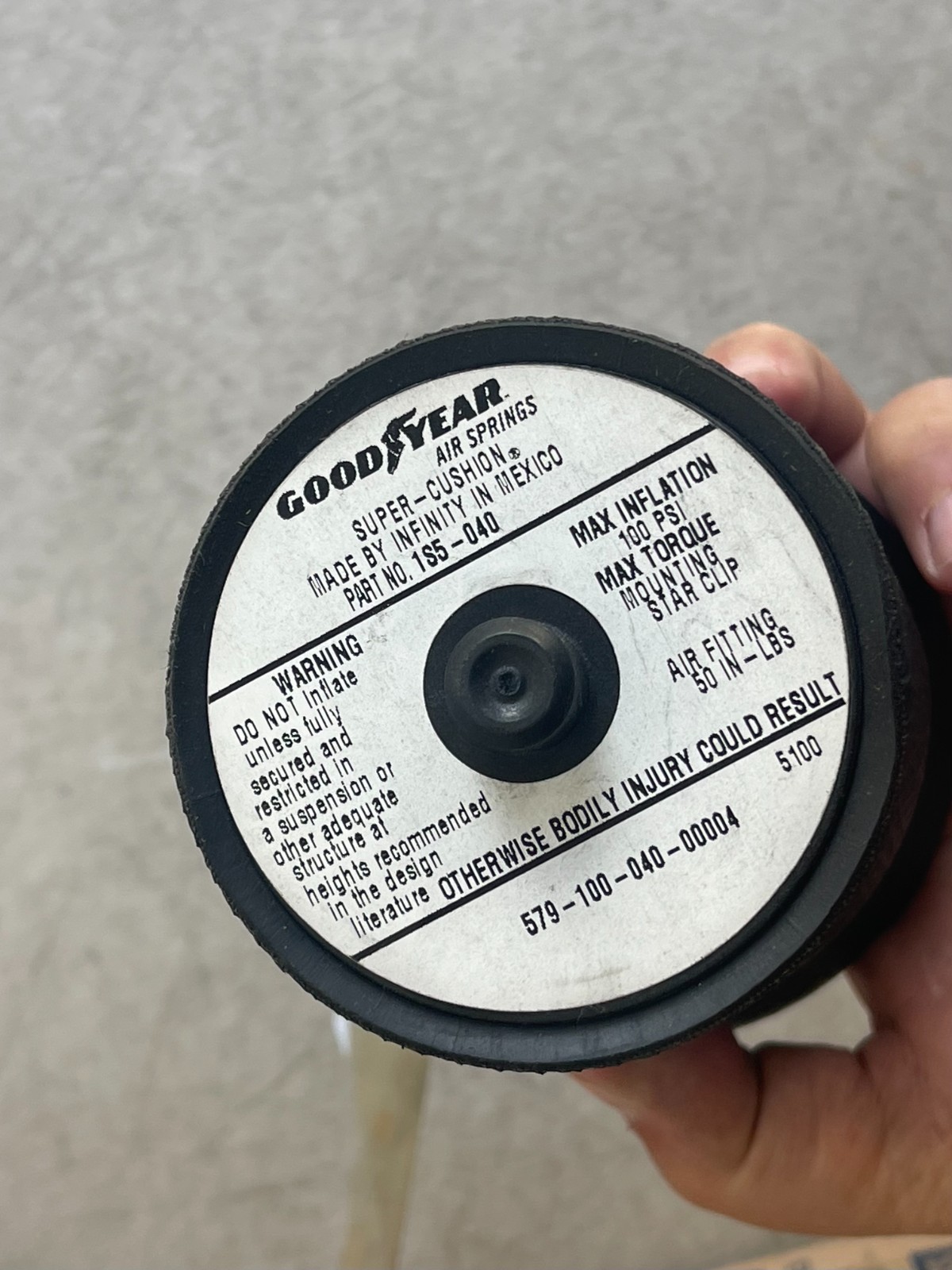 Goodyear 1S5-040 Super-Cushion Sleeve Air Spring Infinity Star Clip Mounting New