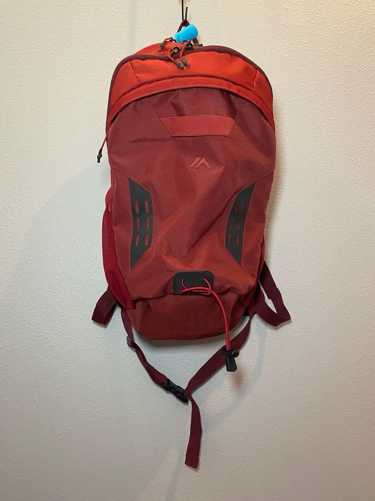 Quest Hydration Pack Backpack 2L Maroon Bag Hiking Pockets Water Bladder Hike