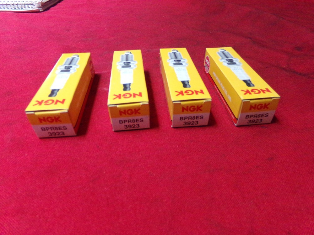 NGK SPARK PLUG BPR8ES 3923 4 PACK NEW