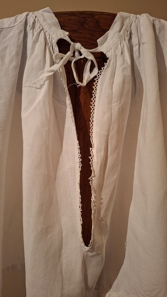 2x Beautiful surplis whit lace