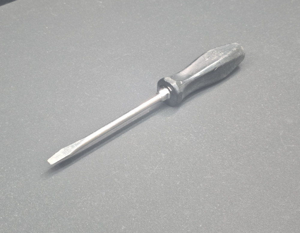 Snap On Black Hard Handle Flat Head Screwdriver SDD6