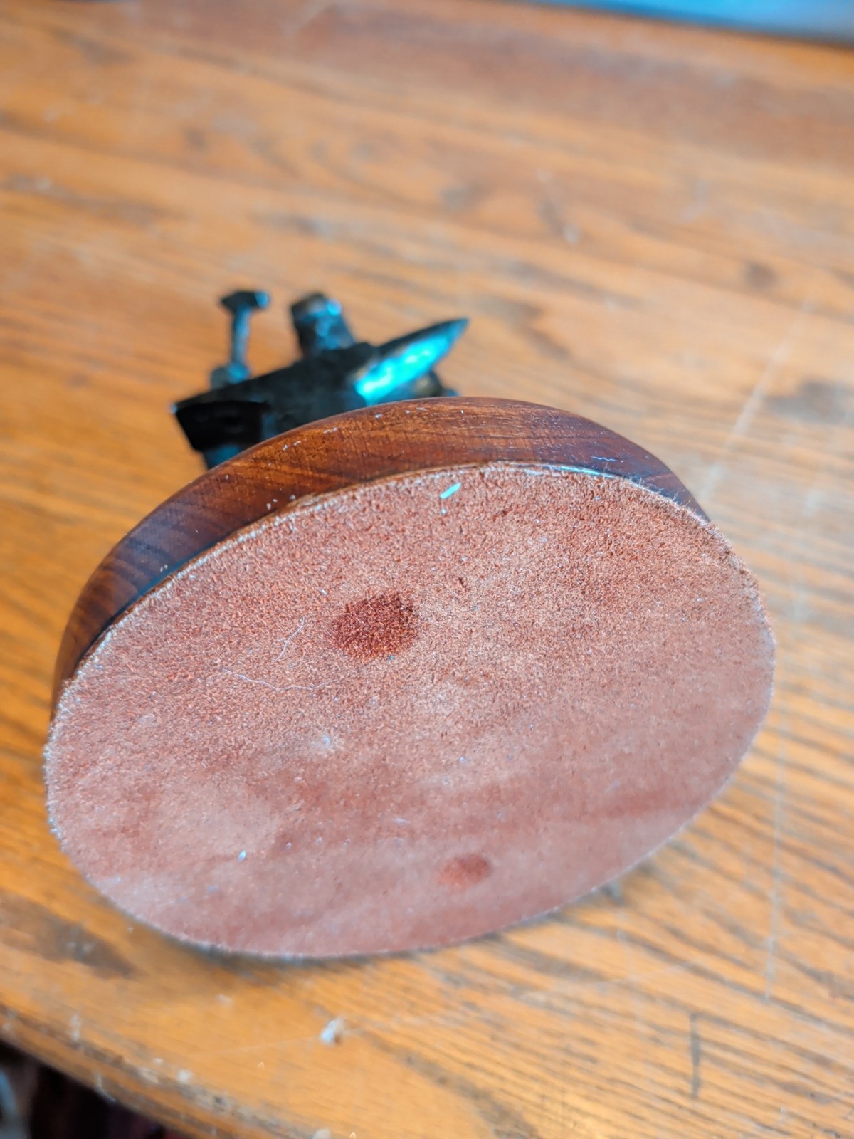 JOHN FRENCH HEAVY BRONZE METAL STATUE FIGURE BLACKSMITH HORSESHOE 1976 RARE VTG