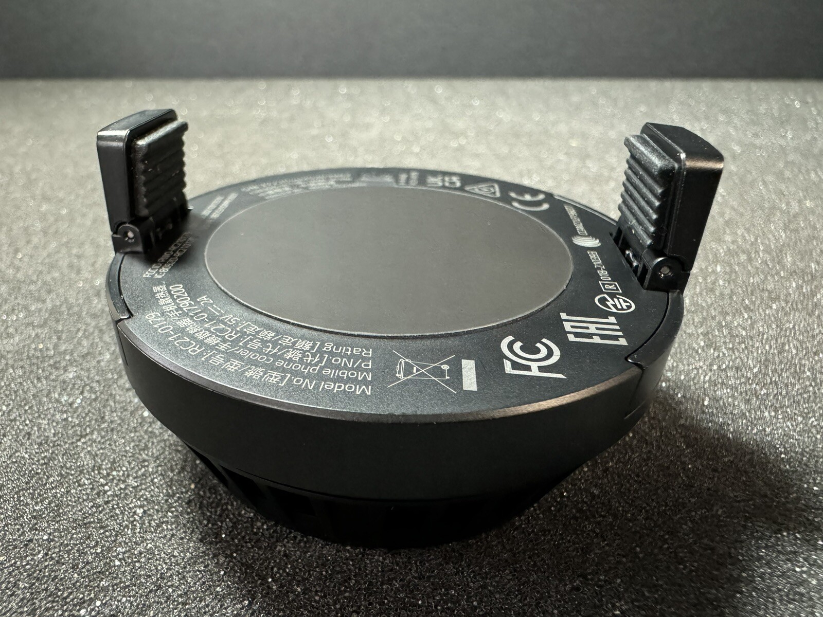 Razer Phone Cooler Chroma - Universal Clamp, Powered by Razer Chroma RGB_OpenBox