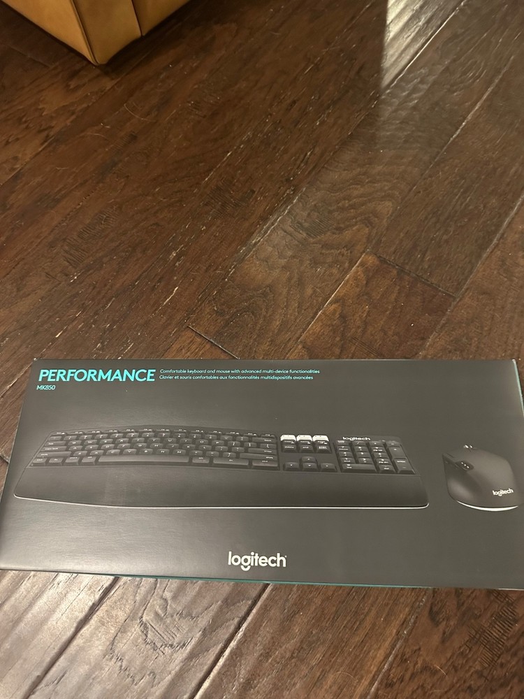 Logitech MK540 (920-008671) Wireless Keyboard and Mouse Combo