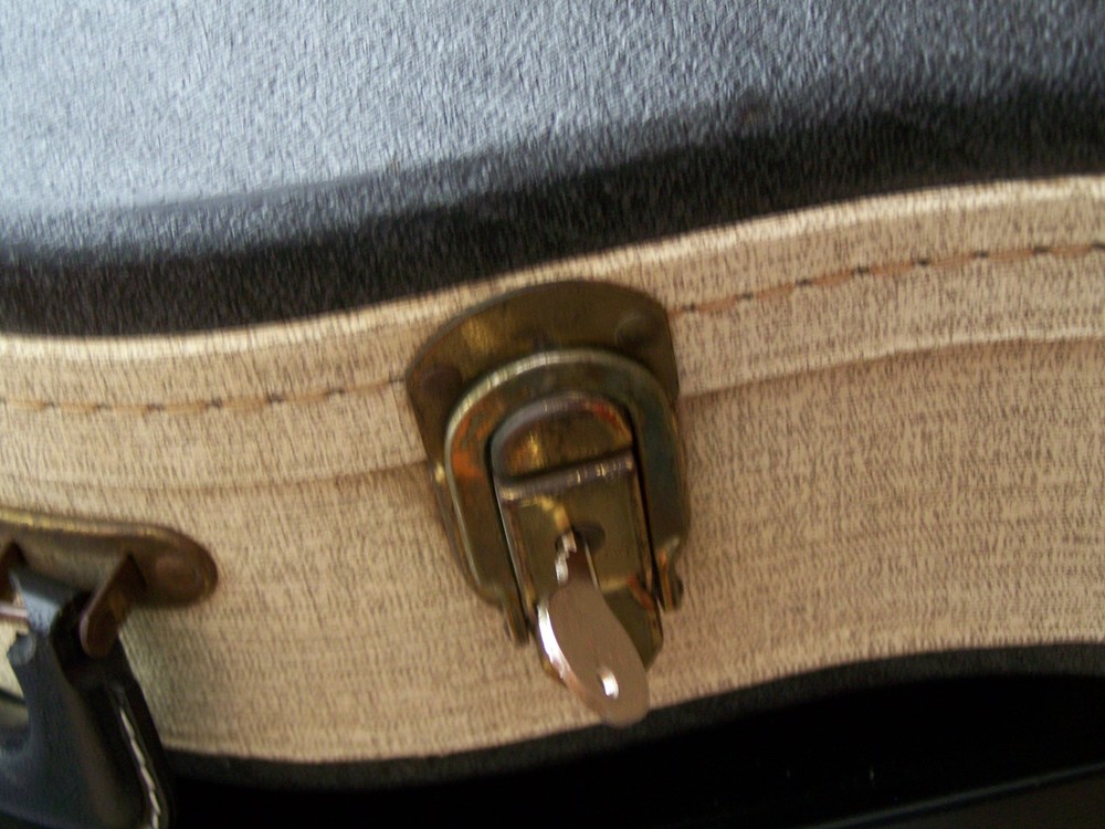 HARPTONE VINTAGE GUITAR CASE KEY