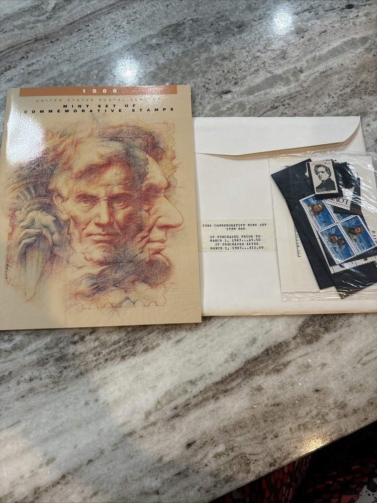 *STAMPS* 1986 Mint Commemorative Stamps Set US -Mint Unopened -Stamps & Book