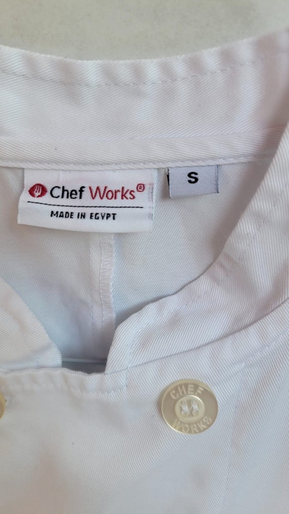 Chef Works White Short Sleeve Jacket - Size S. Read