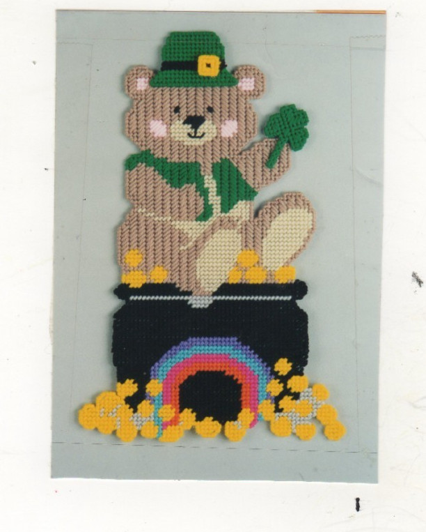 ST PATRICKS BEAR  WALL HANGING 7ct  plastic canvas  PATTERN (#TF0674)